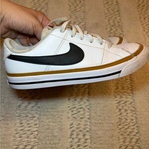 Nike court legacy. Size Youth 6,5